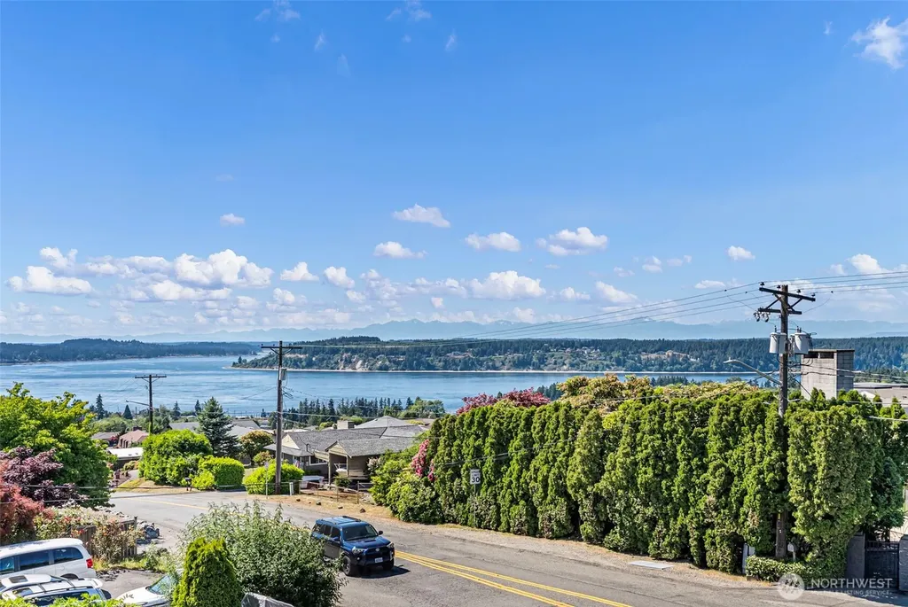 1902 S Bridgeport Way W University Place WA 98466