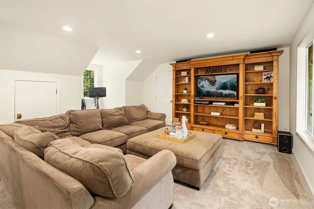 14214 216th Avenue NE Woodinville WA 98077