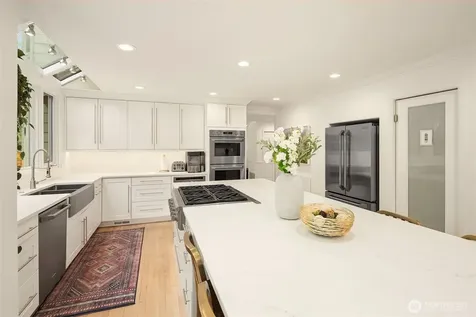 14214 216th Avenue NE Woodinville WA 98077