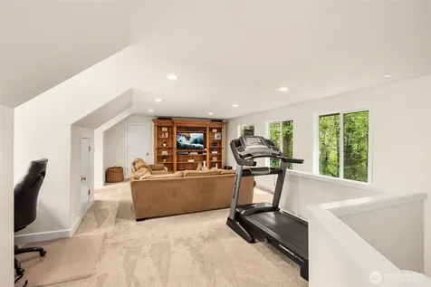 14214 216th Avenue NE Woodinville WA 98077