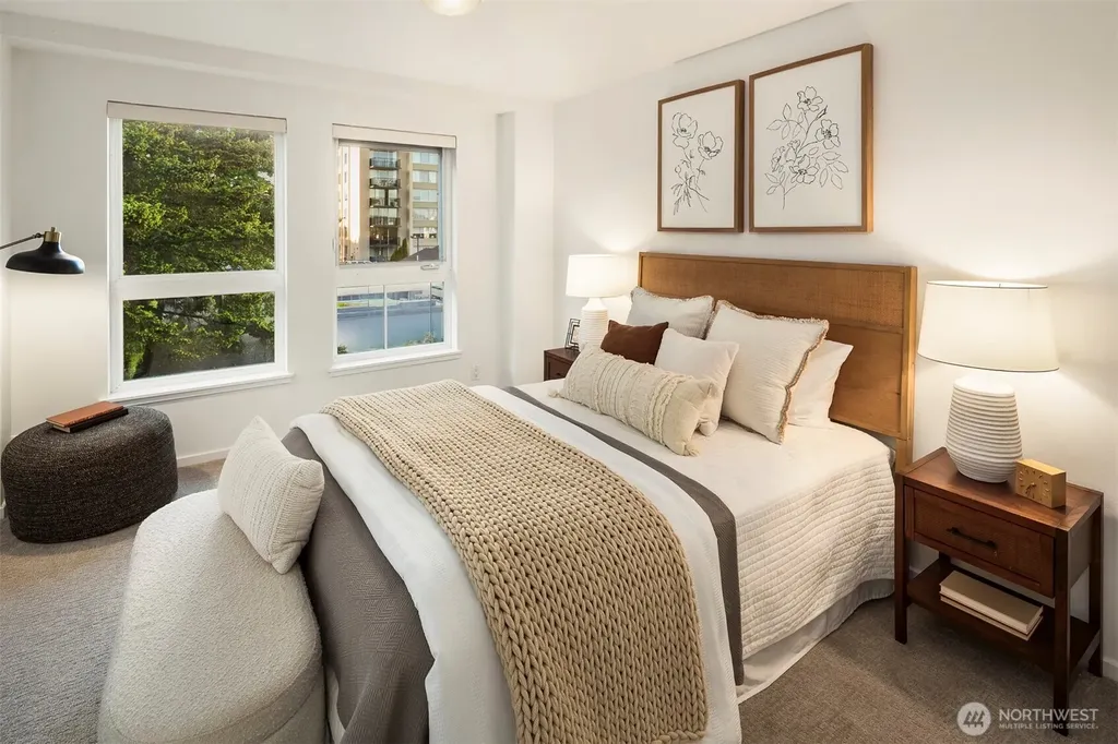 4528 8th Avenue NE Seattle WA 98105