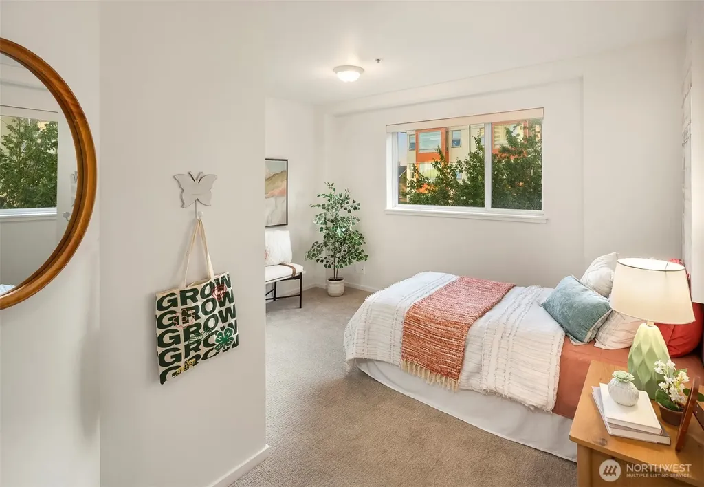 4528 8th Avenue NE Seattle WA 98105