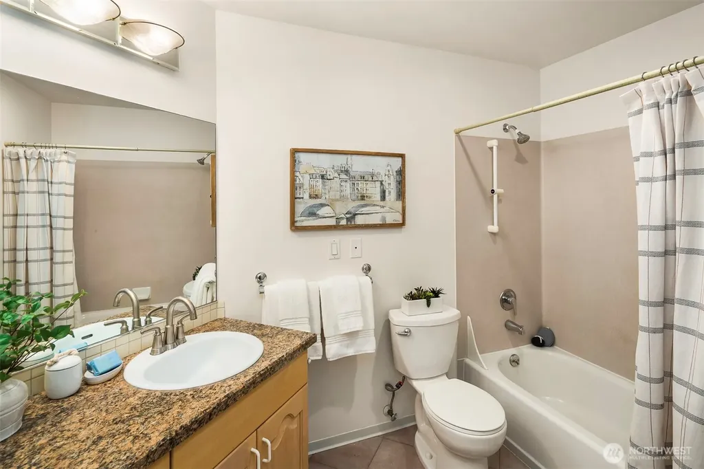 4528 8th Avenue NE Seattle WA 98105