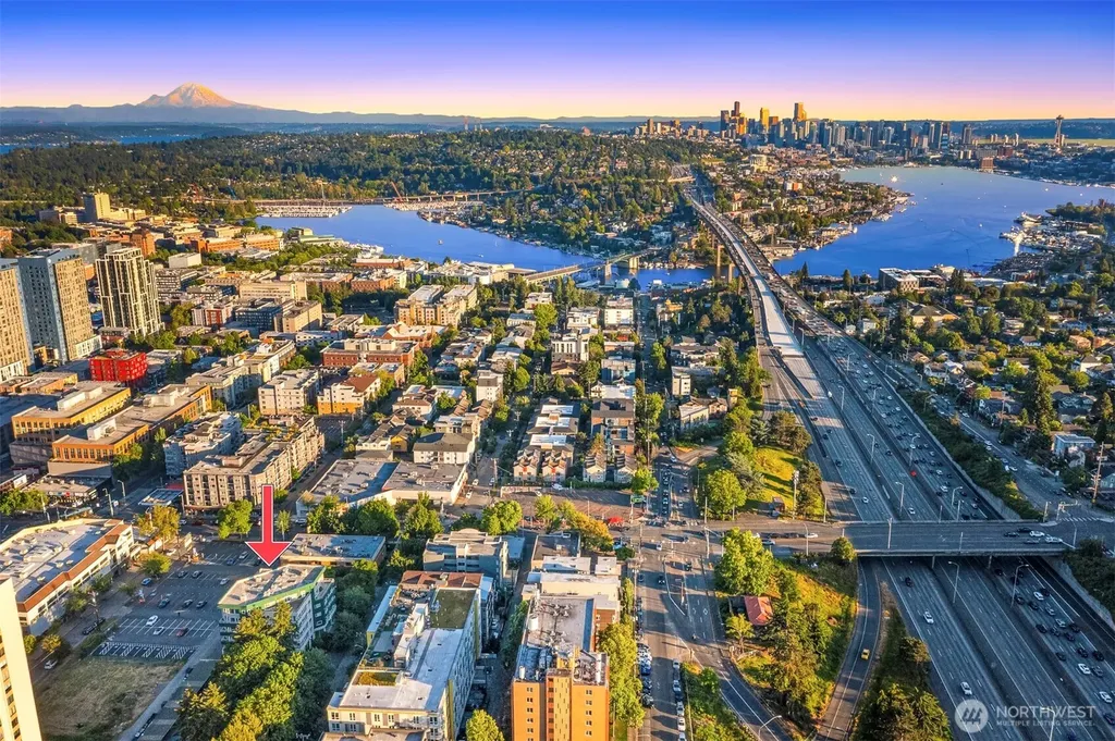 4528 8th Avenue NE Seattle WA 98105