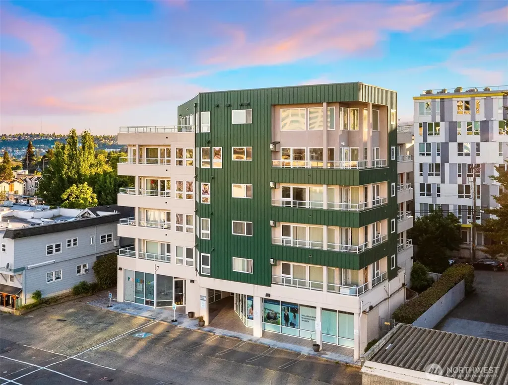 4528 8th Avenue NE Seattle WA 98105
