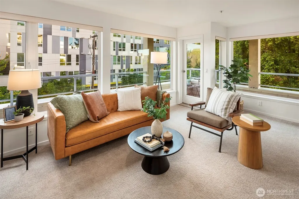 4528 8th Avenue NE Seattle WA 98105