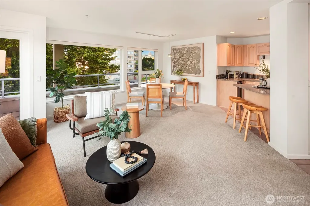 4528 8th Avenue NE Seattle WA 98105