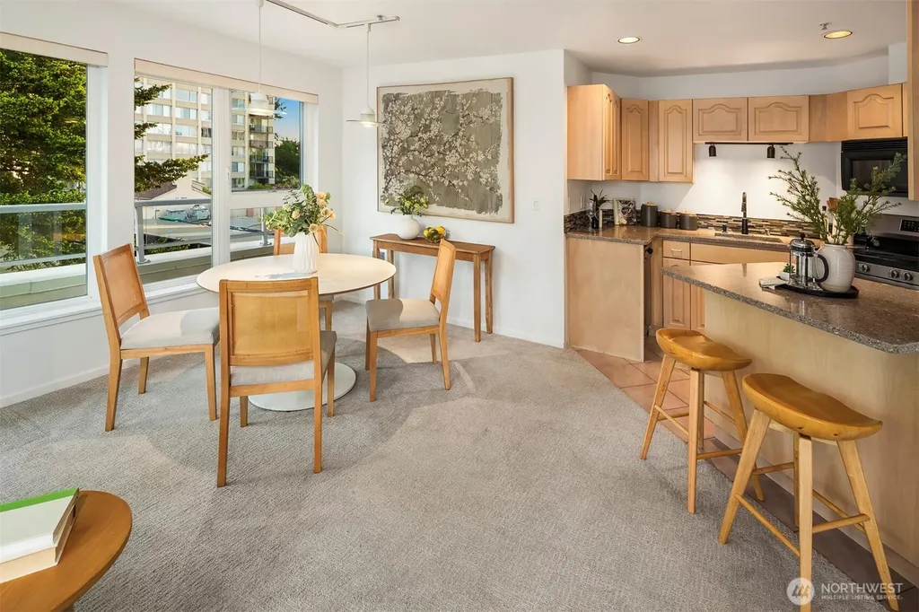 4528 8th Avenue NE Seattle WA 98105