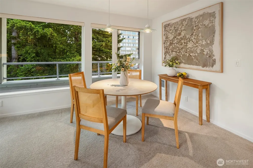 4528 8th Avenue NE Seattle WA 98105
