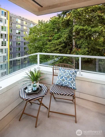 4528 8th Avenue NE Seattle WA 98105