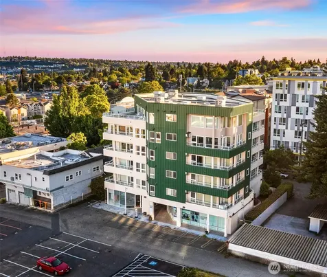 4528 8th Avenue NE Seattle WA 98105