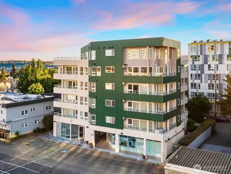 4528 8th Avenue NE Seattle WA 98105