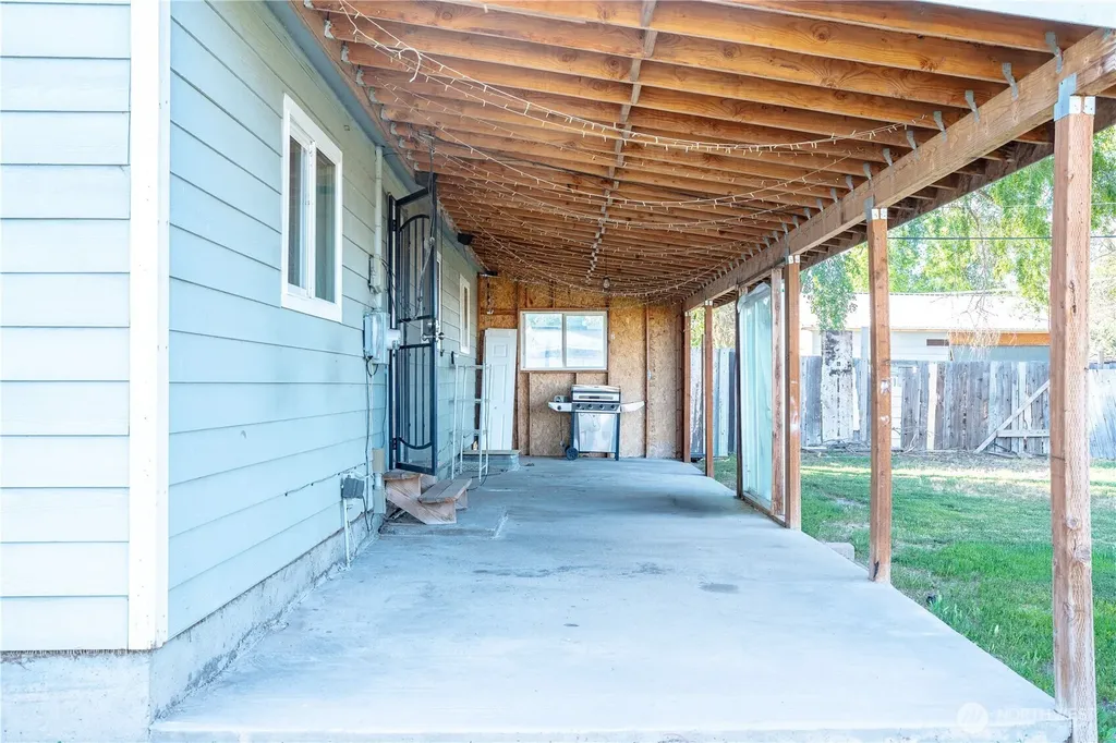 112 W Loop Drive Moses Lake WA 98837