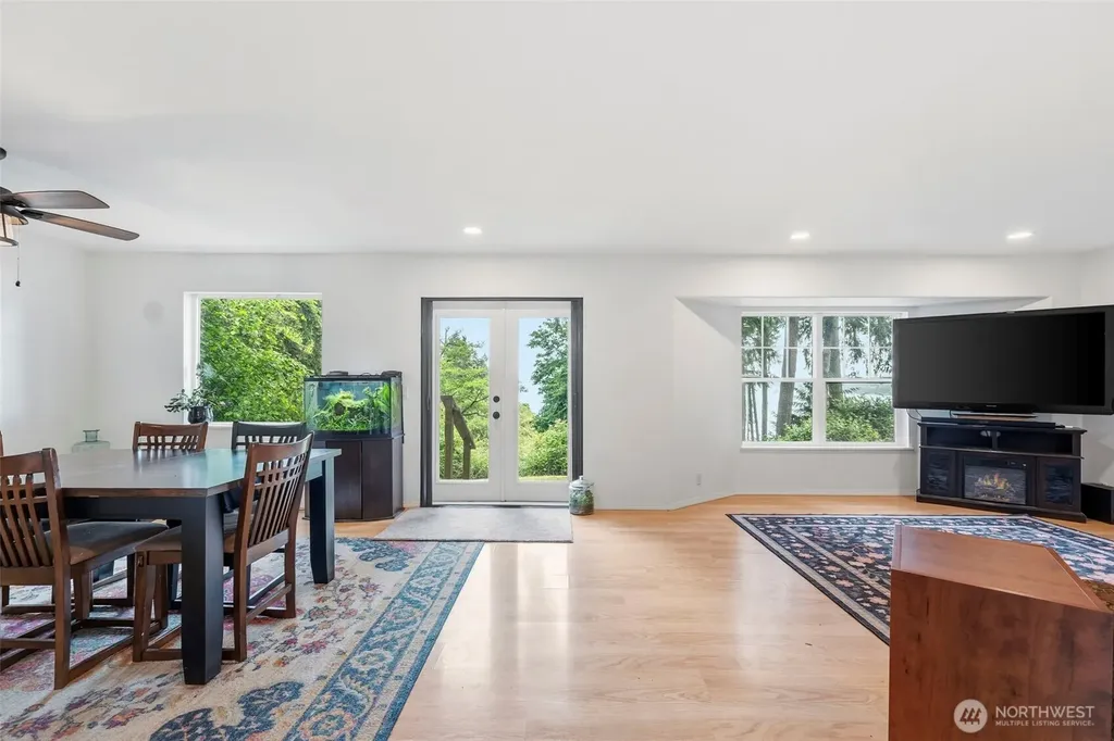11209 Riviera Drive Anderson Island WA 98303