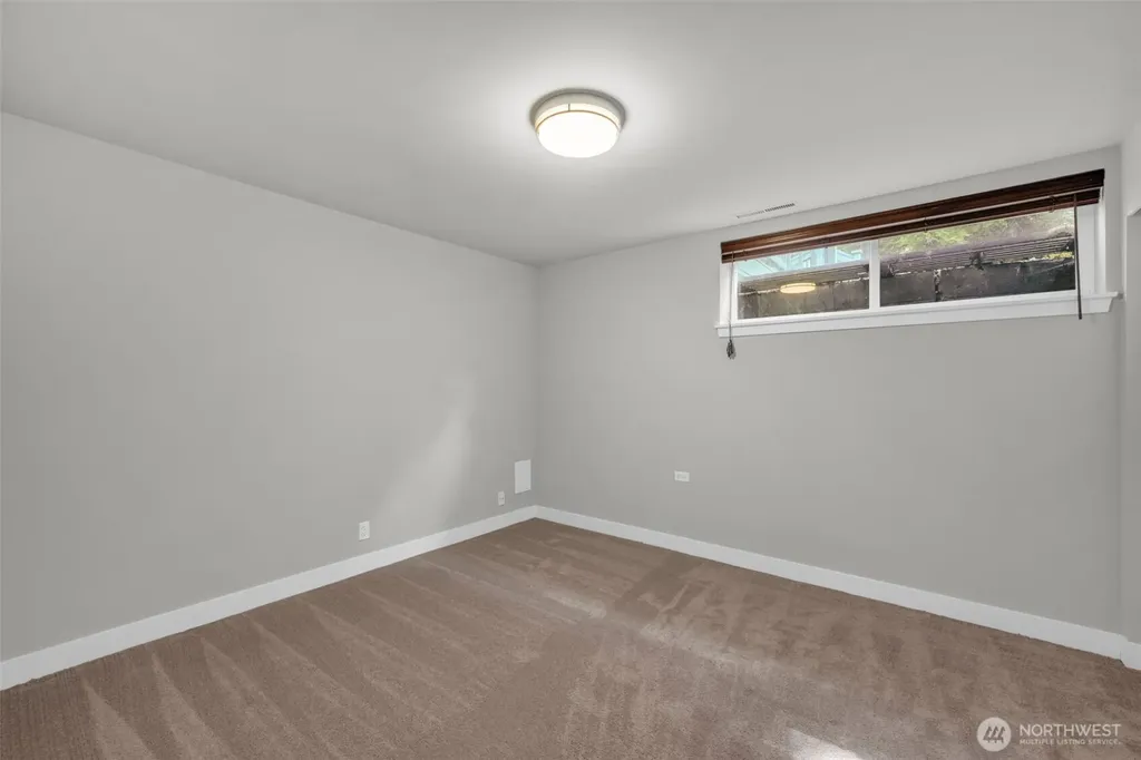 32212 25th Ave SW Federal Way WA 98023