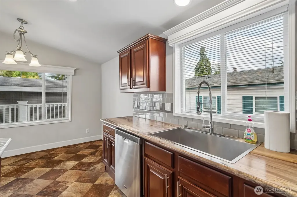14322 Admiralty Way Lynnwood WA 98087