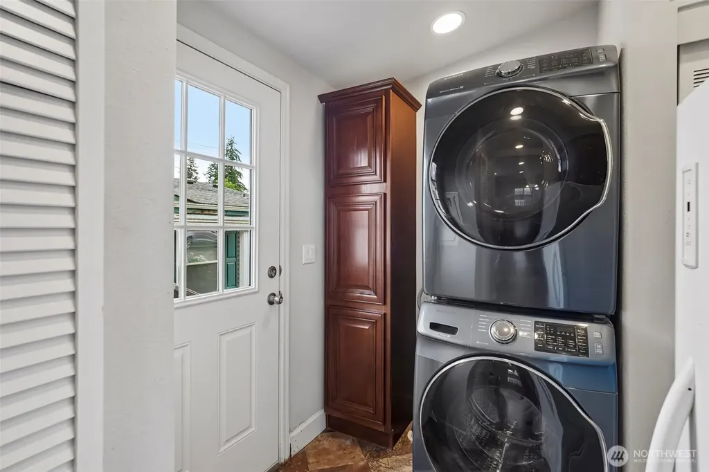 14322 Admiralty Way Lynnwood WA 98087