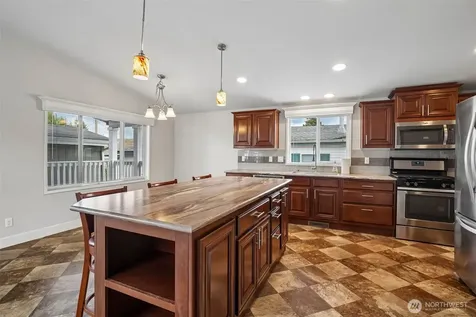 14322 Admiralty Way Lynnwood WA 98087