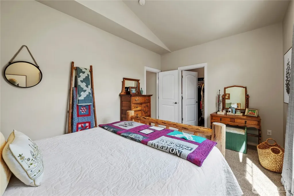 208 Lilly Lane Mount Vernon WA 98274