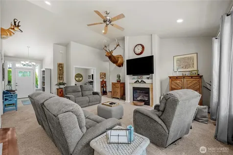 208 Lilly Lane Mount Vernon WA 98274