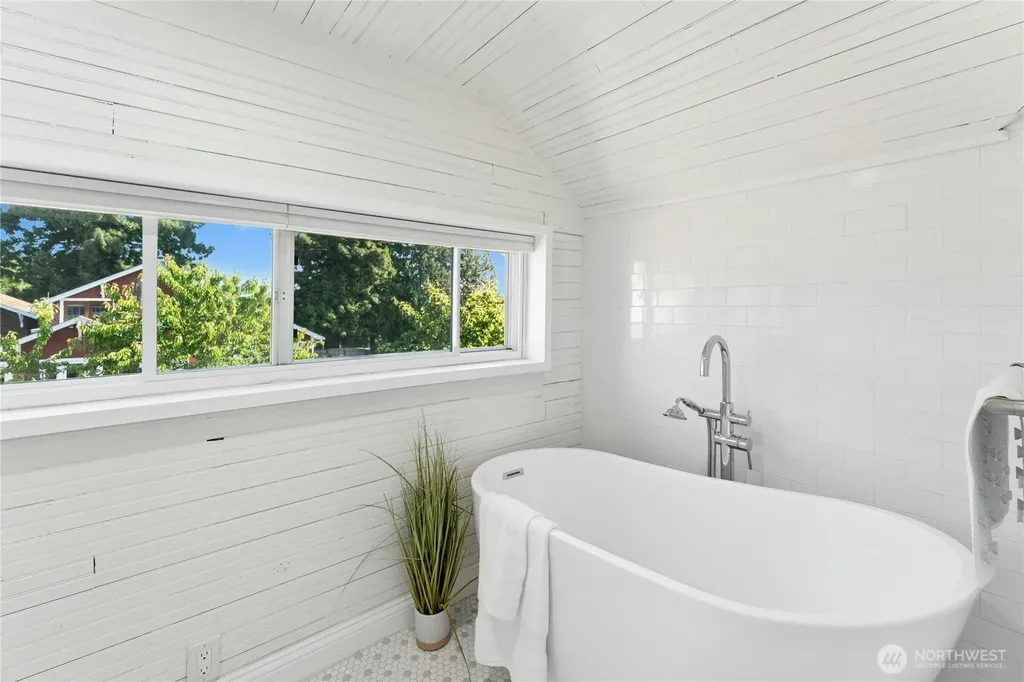 1203 N 36th Street Renton WA 98056