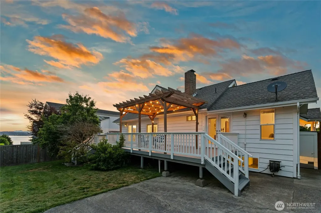 1203 N 36th Street Renton WA 98056