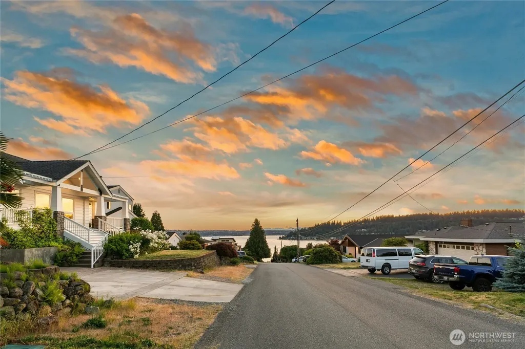 1203 N 36th Street Renton WA 98056