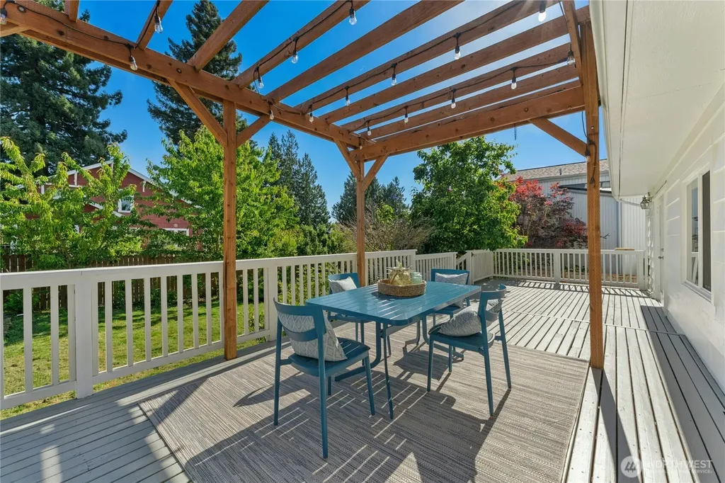 1203 N 36th Street Renton WA 98056