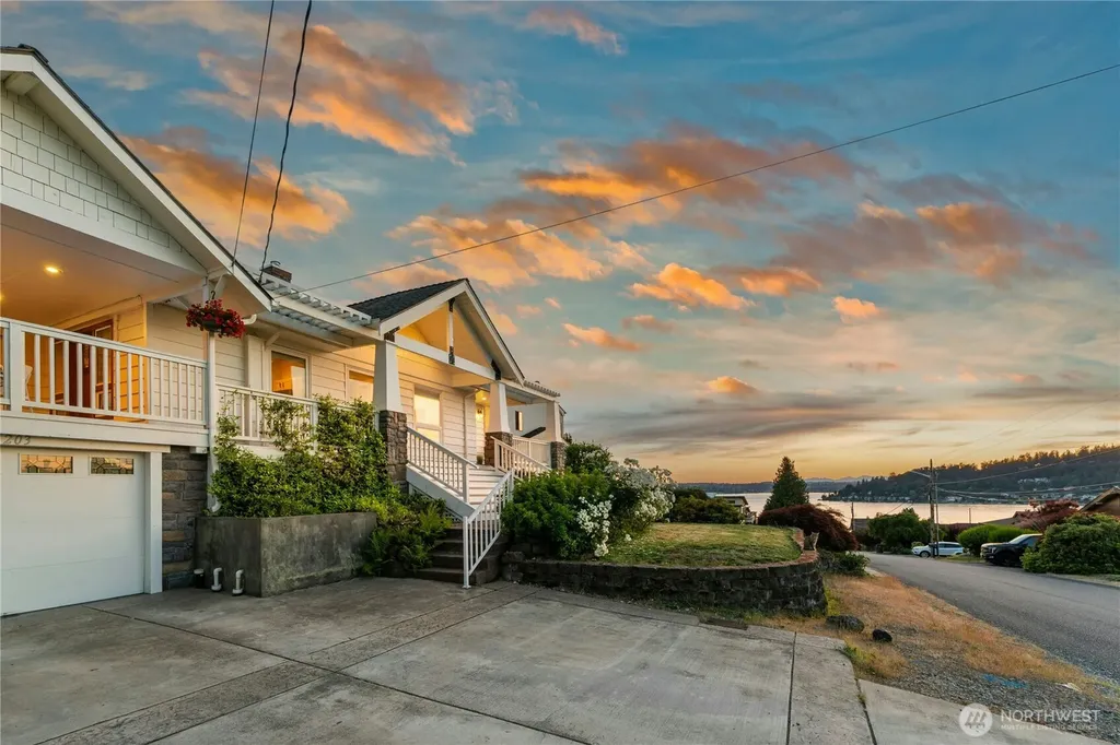 1203 N 36th Street Renton WA 98056