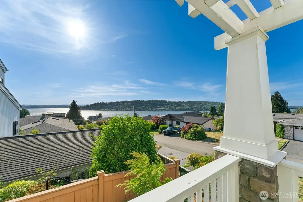 1203 N 36th Street Renton WA 98056