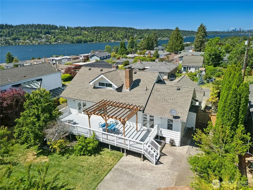 1203 N 36th Street Renton WA 98056