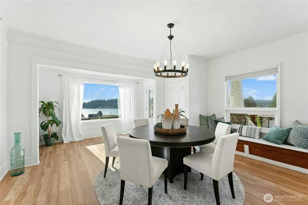 1203 N 36th Street Renton WA 98056