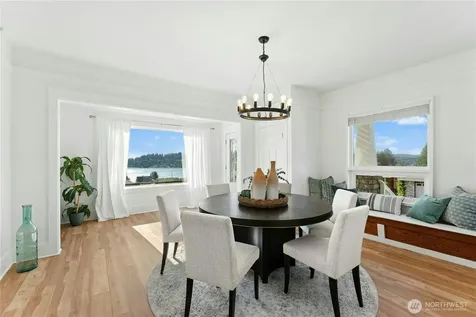 1203 N 36th Street Renton WA 98056