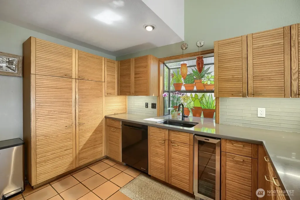 6430 E Side Drive NE Tacoma WA 98422