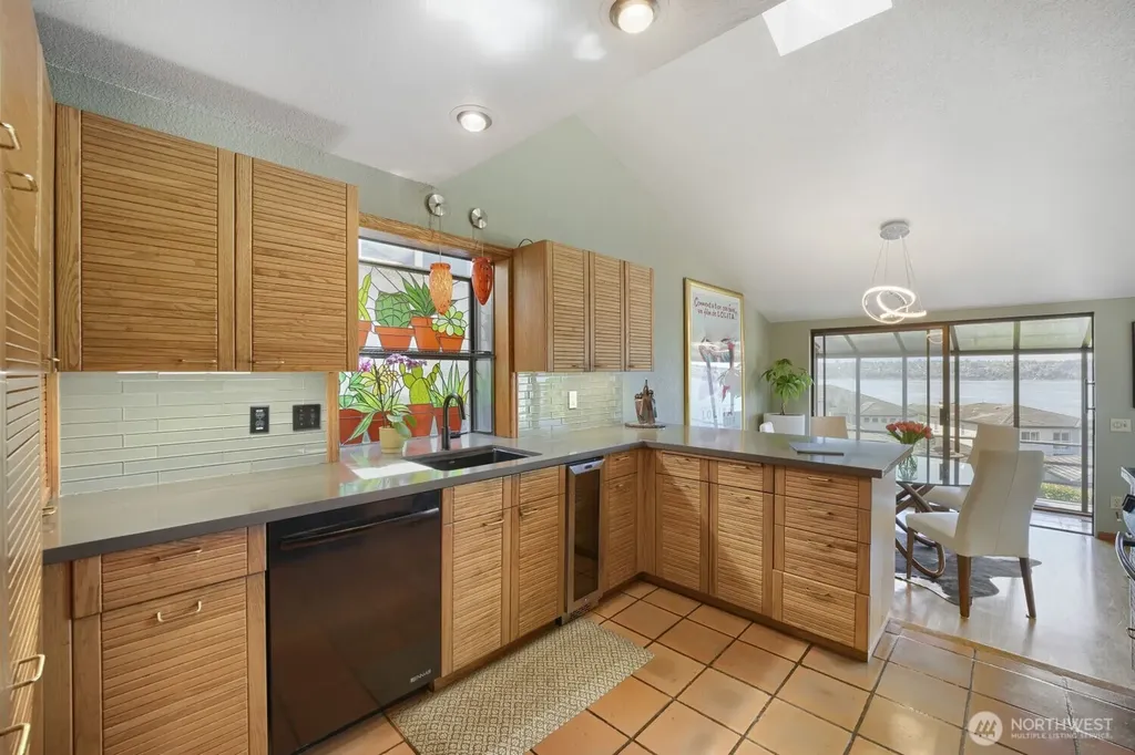6430 E Side Drive NE Tacoma WA 98422