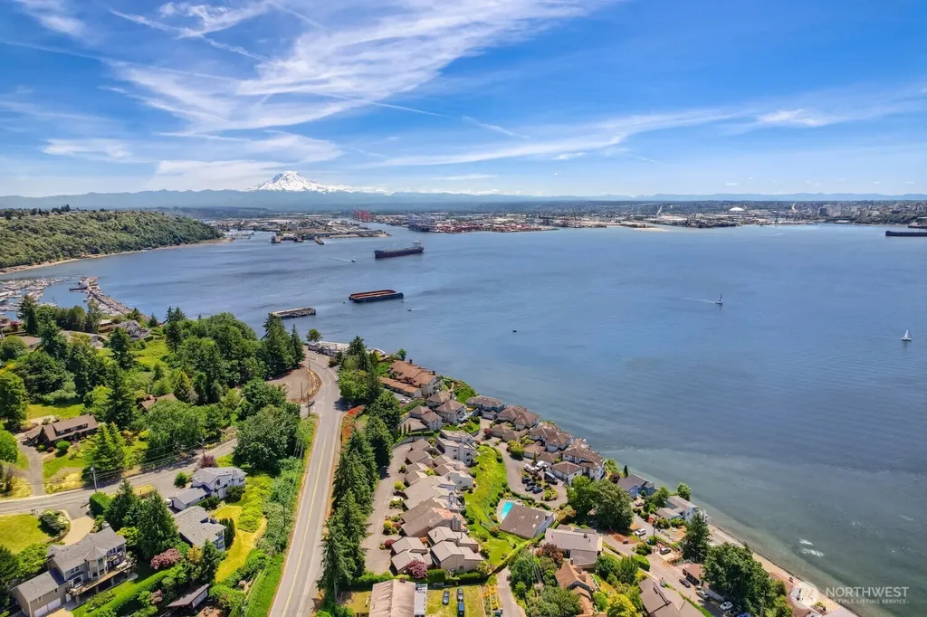 6430 E Side Drive NE Tacoma WA 98422