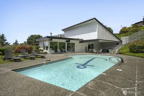 6430 Side Drive NE Tacoma WA 98422