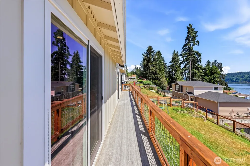 5584 Madrona Avenue NE Bremerton WA 98311