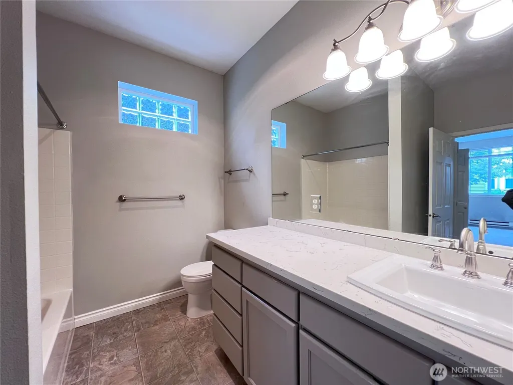 10025 9th Avenue W Everett WA 98204