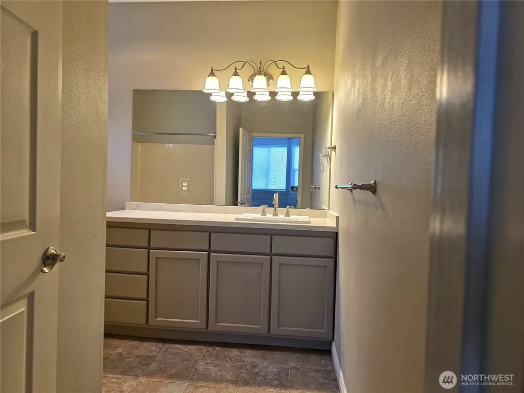 10025 9th Avenue W Everett WA 98204