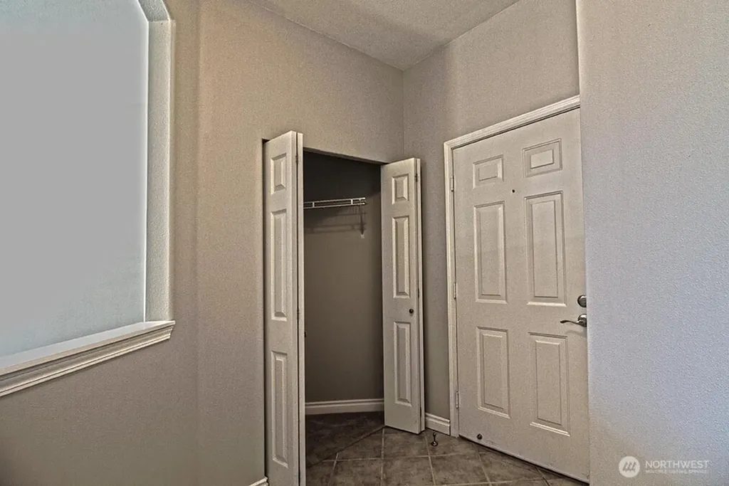 10025 9th Avenue W Everett WA 98204