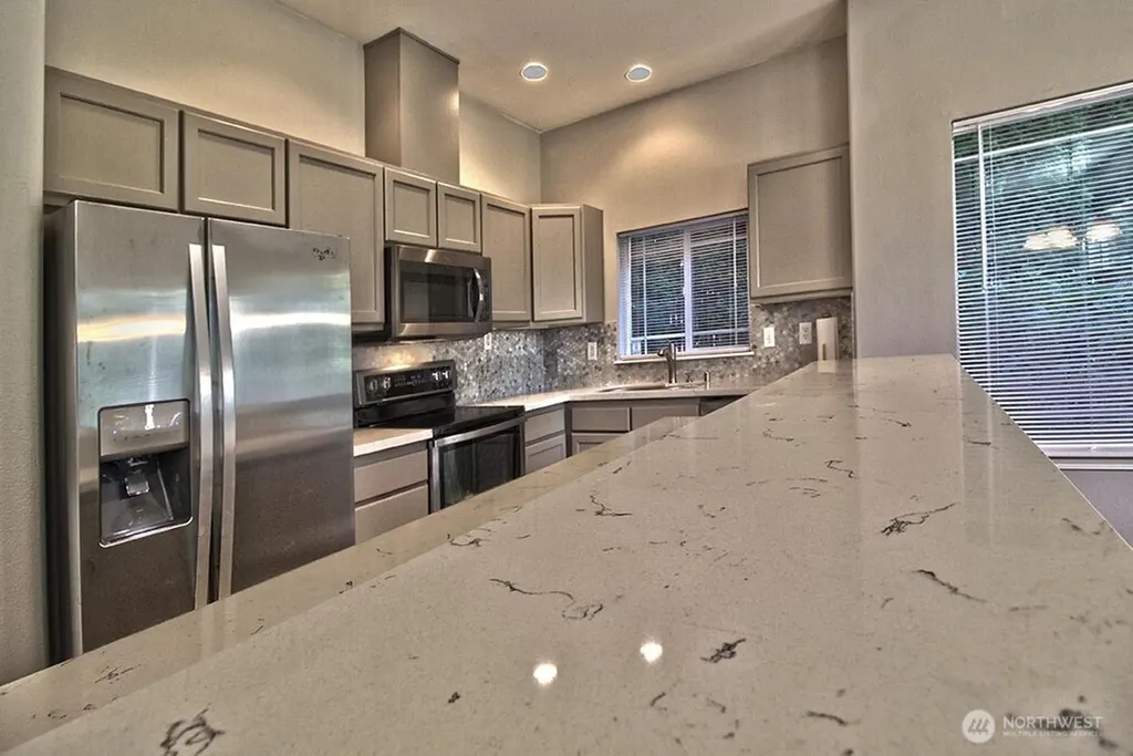 10025 9th Avenue W Everett WA 98204