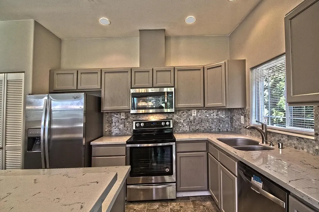 10025 9th Avenue W Everett WA 98204