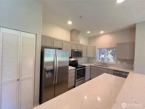 10025 9th Avenue W Everett WA 98204