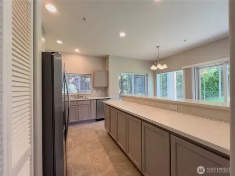 10025 9th Avenue W Everett WA 98204