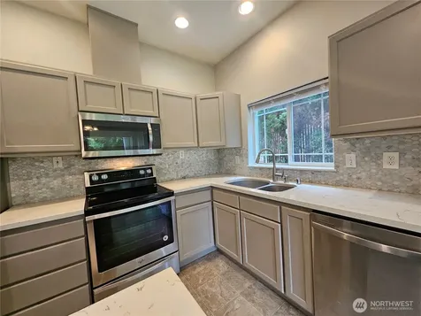 10025 9th Avenue W Everett WA 98204