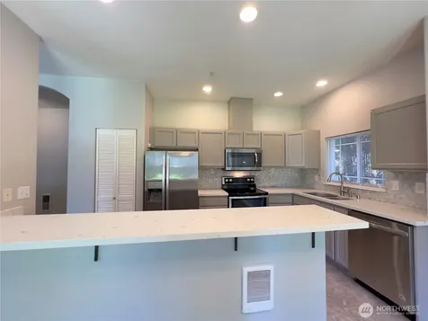 10025 9th Avenue W Everett WA 98204
