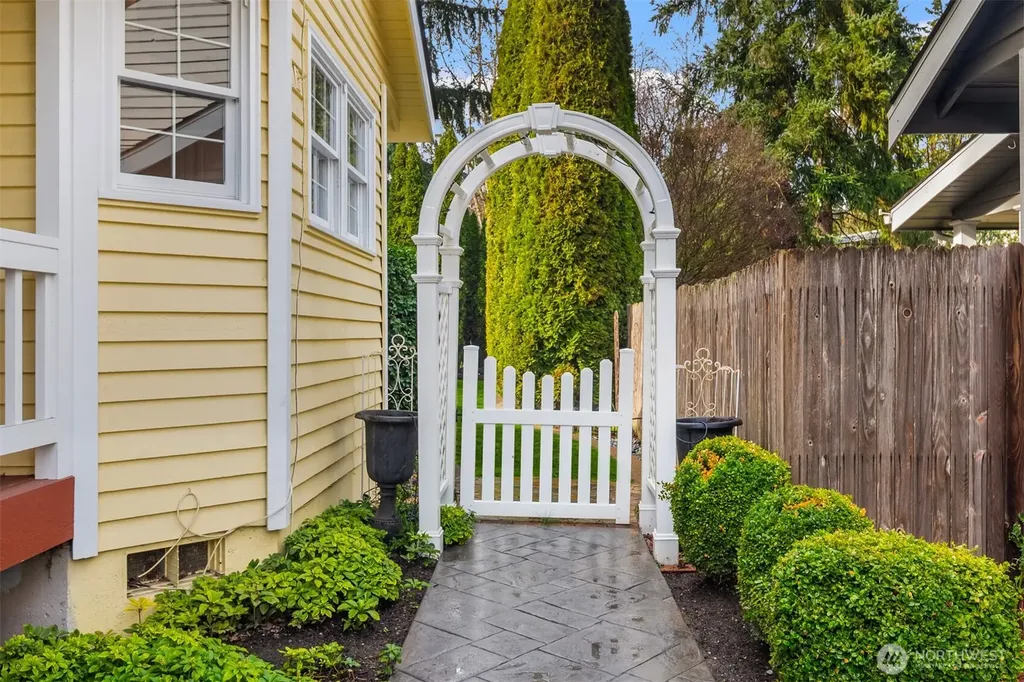 17409 113th Avenue NE Bothell WA 98011