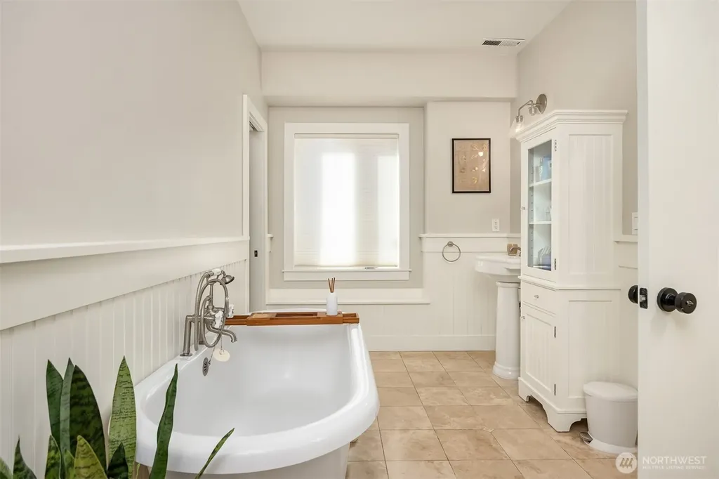 12168 Sunrise Drive NE Bainbridge Island WA 98110