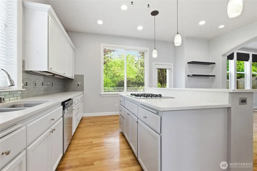 1915 10th Street Pl SW Puyallup WA 98371